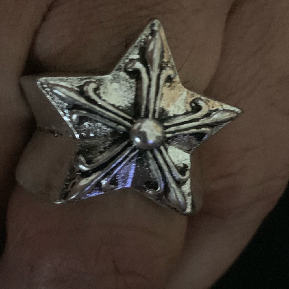 Ring - Picture 4 of 8